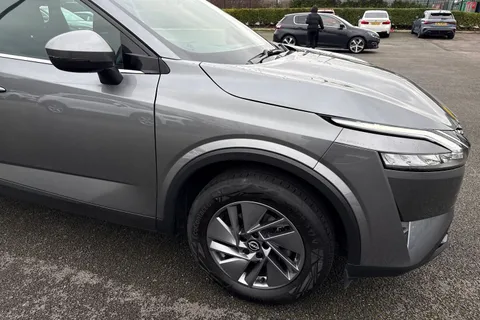 YF72KZS Nissan Qashqai 1.3 DIG-T MHEV Acenta Premium XTRON Euro 6 (s/s) 5dr Thumbnail #37