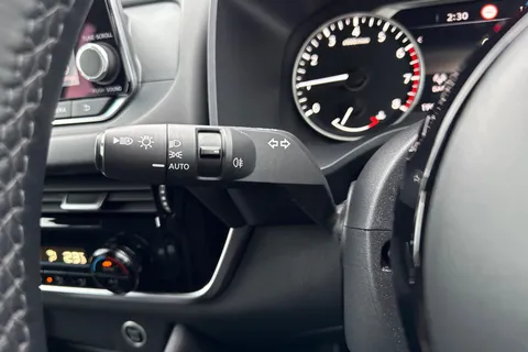 YF72KZS Nissan Qashqai 1.3 DIG-T MHEV Acenta Premium XTRON Euro 6 (s/s) 5dr Thumbnail #41