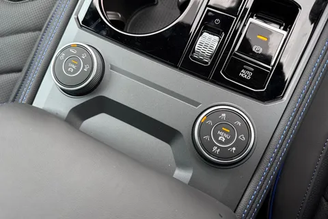 Volkswagen Touareg 3.0 V6 TSI eHybrid 14.3kWh R Tiptronic 4Motion Euro 6 (s/s) 5dr Thumbnail #45