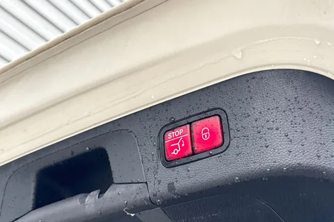 GU70LHJ Mercedes-Benz Eqc EQC 400 80kWh AMG Line Auto 4MATIC 5dr Thumbnail #32