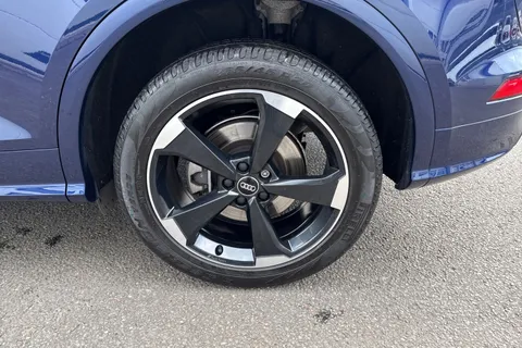 DF69VTT Audi Q5 Black Edition 45 TFSI quattro 245 PS S tronic Thumbnail #14