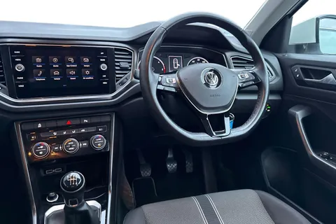 LY19AFO Volkswagen T-Roc 1.6 TDI SE Euro 6 (s/s) 5dr Thumbnail #19