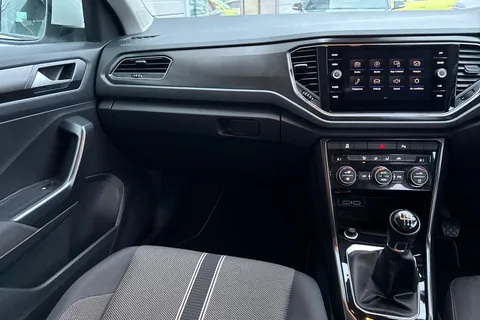 LY19AFO Volkswagen T-Roc 1.6 TDI SE Euro 6 (s/s) 5dr Thumbnail #21