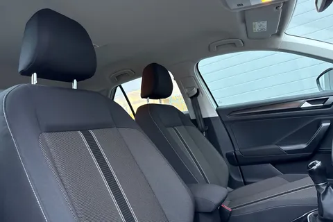 LY19AFO Volkswagen T-Roc 1.6 TDI SE Euro 6 (s/s) 5dr Thumbnail #25