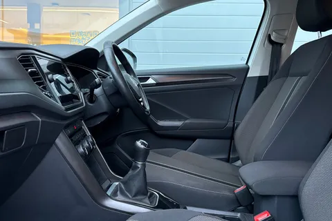 LY19AFO Volkswagen T-Roc 1.6 TDI SE Euro 6 (s/s) 5dr Thumbnail #34