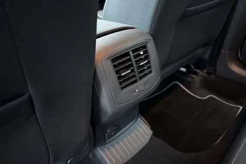 LY19AFO Volkswagen T-Roc 1.6 TDI SE Euro 6 (s/s) 5dr Thumbnail #37