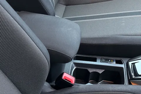 LY19AFO Volkswagen T-Roc 1.6 TDI SE Euro 6 (s/s) 5dr Thumbnail #40