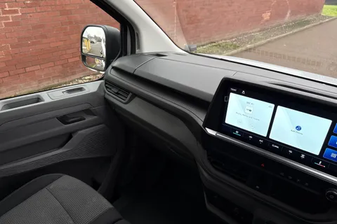 BJ25ZZC Volkswagen Transporter 2.0 TDI 150 Commerce Van Auto Thumbnail #20