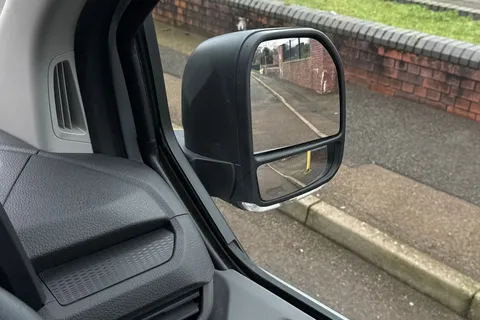 BJ25ZZC Volkswagen Transporter 2.0 TDI 150 Commerce Van Auto Thumbnail #21