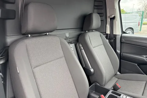DA25CZJ Volkswagen Caddy Maxi 2.0 TDI 122PS Commerce Pro Van DSG [Tech Pack] Thumbnail #25