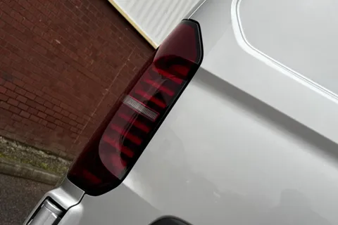 BJ25ZZC Volkswagen Transporter 2.0 TDI 150 Commerce Van Auto Thumbnail #34