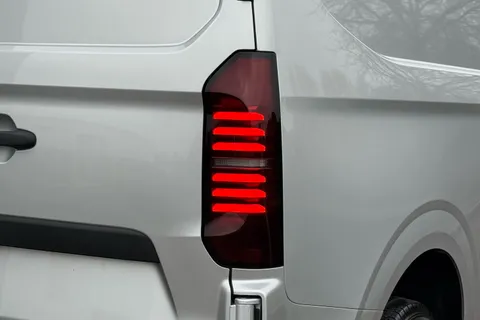 BJ25ZZC Volkswagen Transporter 2.0 TDI 150 Commerce Van Auto Thumbnail #39