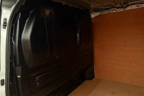 BJ25ZZC Volkswagen Transporter 2.0 TDI 150 Commerce Van Auto Thumbnail #49