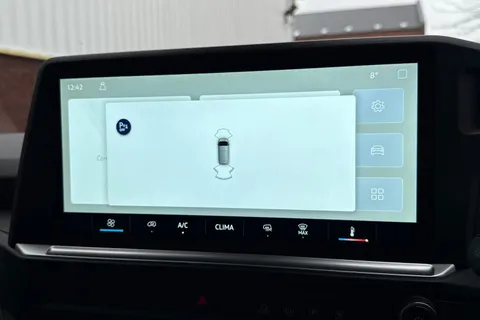 BJ25ZZC Volkswagen Transporter 2.0 TDI 150 Commerce Van Auto Thumbnail #54