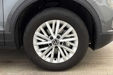 GJ74ULN Volkswagen T-Roc 1.5 TSI Life 5dr Thumbnail #5