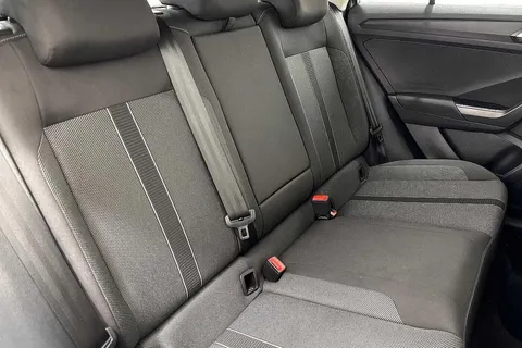 GJ74ULN Volkswagen T-Roc 1.5 TSI Life 5dr Thumbnail #9