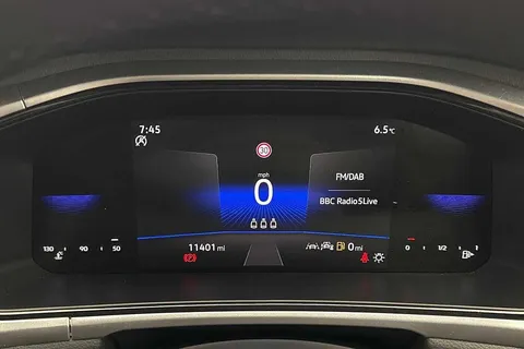 GJ74ULN Volkswagen T-Roc 1.5 TSI Life 5dr Thumbnail #11
