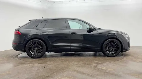 BG24WRE Audi Q8 SUV  Launch Edition 55 TFSI quattro 340 PS tiptronic Thumbnail #3