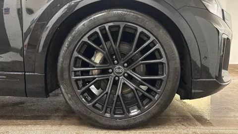 BG24WRE Audi Q8 SUV  Launch Edition 55 TFSI quattro 340 PS tiptronic Thumbnail #8