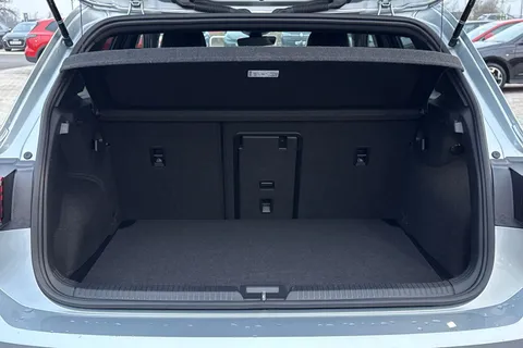 ND25CJV Volkswagen Golf 1.5 eTSI 150 R-Line 5dr DSG **18' LEEDS ALLOYS + SPACE SAVER SPARE WHEEL** Thumbnail #8