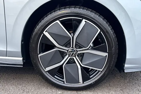 ND25CJV Volkswagen Golf 1.5 eTSI 150 R-Line 5dr DSG **18' LEEDS ALLOYS + SPACE SAVER SPARE WHEEL** Thumbnail #12