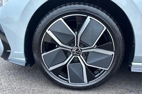 ND25CJV Volkswagen Golf 1.5 eTSI 150 R-Line 5dr DSG **18' LEEDS ALLOYS + SPACE SAVER SPARE WHEEL** Thumbnail #13