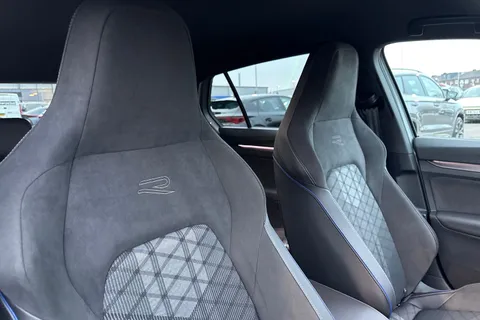 ND25CJV Volkswagen Golf 1.5 eTSI 150 R-Line 5dr DSG **18' LEEDS ALLOYS + SPACE SAVER SPARE WHEEL** Thumbnail #25