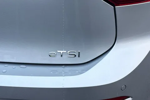 ND25CJV Volkswagen Golf 1.5 eTSI 150 R-Line 5dr DSG **18' LEEDS ALLOYS + SPACE SAVER SPARE WHEEL** Thumbnail #27