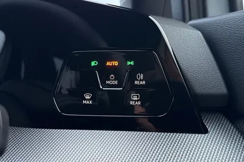 ND25CJV Volkswagen Golf 1.5 eTSI 150 R-Line 5dr DSG **18' LEEDS ALLOYS + SPACE SAVER SPARE WHEEL** Thumbnail #36