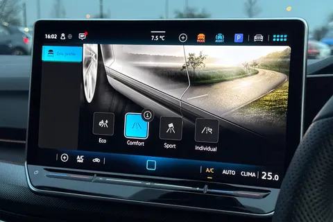 ND25CJV Volkswagen Golf 1.5 eTSI 150 R-Line 5dr DSG **18' LEEDS ALLOYS + SPACE SAVER SPARE WHEEL** Thumbnail #41