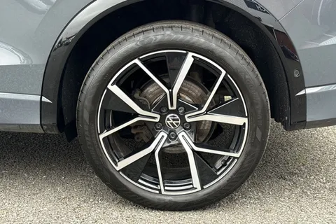 12 of 52 for Volkswagen Tiguan 1.5 TSI eHybrid 19.7kWh R-Line DSG Euro 6 (s/s) 5dr