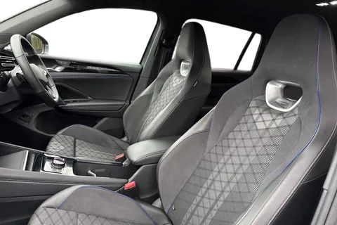 16 of 52 for Volkswagen Tiguan 1.5 TSI eHybrid 19.7kWh R-Line DSG Euro 6 (s/s) 5dr