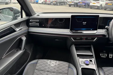 20 of 52 for Volkswagen Tiguan 1.5 TSI eHybrid 19.7kWh R-Line DSG Euro 6 (s/s) 5dr