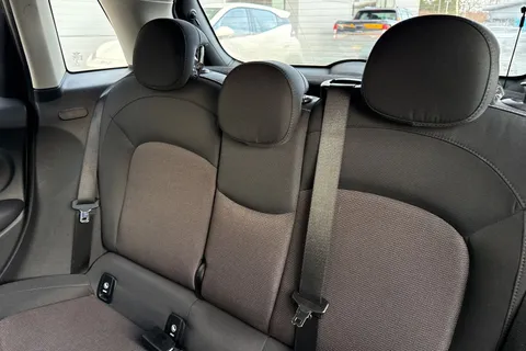 LJ19KTF Mini Hatch 1.5 One Classic Steptronic Euro 6 (s/s) 5dr Thumbnail #20