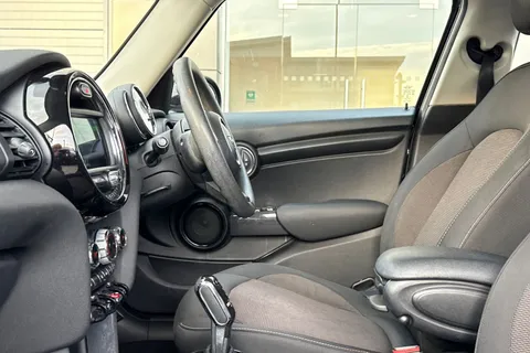 LJ19KTF Mini Hatch 1.5 One Classic Steptronic Euro 6 (s/s) 5dr Thumbnail #32