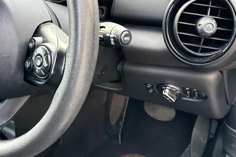 LJ19KTF Mini Hatch 1.5 One Classic Steptronic Euro 6 (s/s) 5dr Thumbnail #42