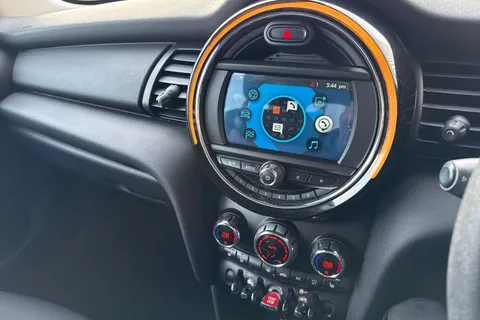 LJ19KTF Mini Hatch 1.5 One Classic Steptronic Euro 6 (s/s) 5dr Thumbnail #45