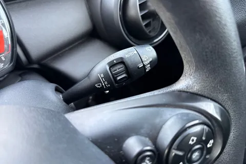 LJ19KTF Mini Hatch 1.5 One Classic Steptronic Euro 6 (s/s) 5dr Thumbnail #59