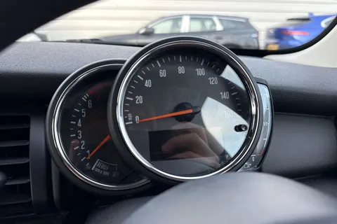 LJ19KTF Mini Hatch 1.5 One Classic Steptronic Euro 6 (s/s) 5dr Thumbnail #60