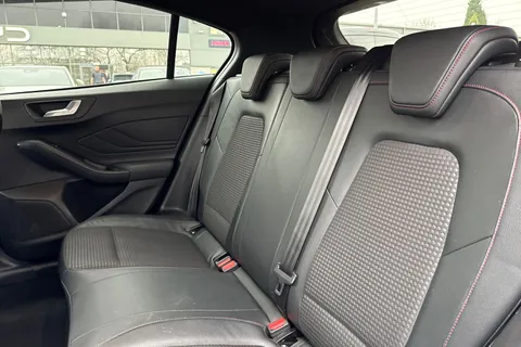 CN20UJJ Ford Focus 1.5 EcoBlue ST-Line X Auto Euro 6 (s/s) 5dr Thumbnail #15