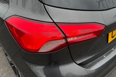 CN20UJJ Ford Focus 1.5 EcoBlue ST-Line X Auto Euro 6 (s/s) 5dr Thumbnail #17