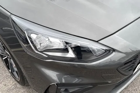 CN20UJJ Ford Focus 1.5 EcoBlue ST-Line X Auto Euro 6 (s/s) 5dr Thumbnail #18