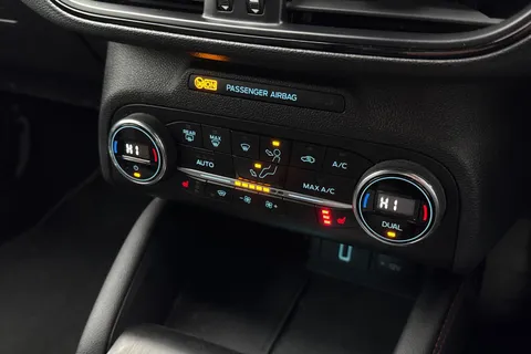 CN20UJJ Ford Focus 1.5 EcoBlue ST-Line X Auto Euro 6 (s/s) 5dr Thumbnail #20