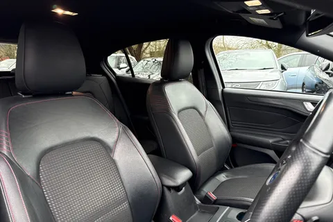 CN20UJJ Ford Focus 1.5 EcoBlue ST-Line X Auto Euro 6 (s/s) 5dr Thumbnail #22