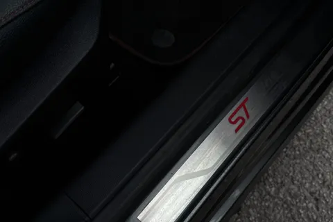 CN20UJJ Ford Focus 1.5 EcoBlue ST-Line X Auto Euro 6 (s/s) 5dr Thumbnail #29