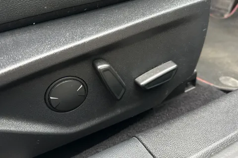 CN20UJJ Ford Focus 1.5 EcoBlue ST-Line X Auto Euro 6 (s/s) 5dr Thumbnail #30