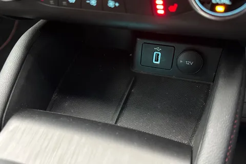 CN20UJJ Ford Focus 1.5 EcoBlue ST-Line X Auto Euro 6 (s/s) 5dr Thumbnail #40