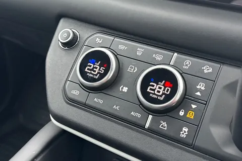 KS73YPE Land Rover Defender 110 3.0 D250 SE 5dr Thumbnail #24