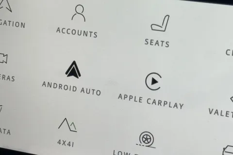 KS73YPE Land Rover Defender 110 3.0 D250 SE 5dr Thumbnail #38