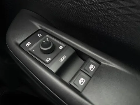  CUPRA Born e-Boost 59kWh V2 Auto 5dr Thumbnail #18